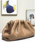 Сумка Bottega Veneta The Pouch Biege Woven Clutch